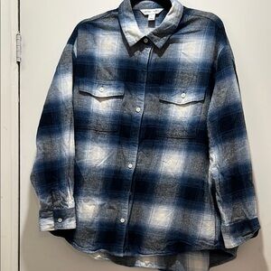Old Navy women’s the boyfriend shirt Blue Plaid Shirt size XL